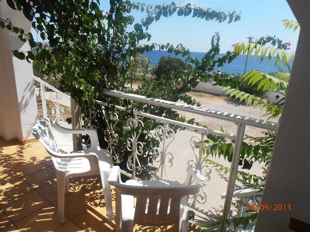 Iro Apartments Paralia Agias Foteinis ภายนอก รูปภาพ